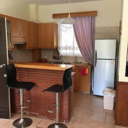 بيت للعطل Cozy Flat Away From A Tourist Crowd لارنكا