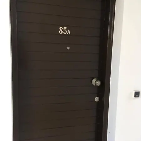 Cozy Flat Away From A Tourist Crowd بيت للعطل